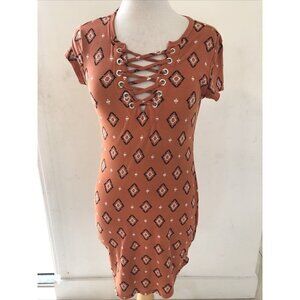 No Boundaries Woman's/Juniors Dress Size M Short Sleeve Polyester Rust Color